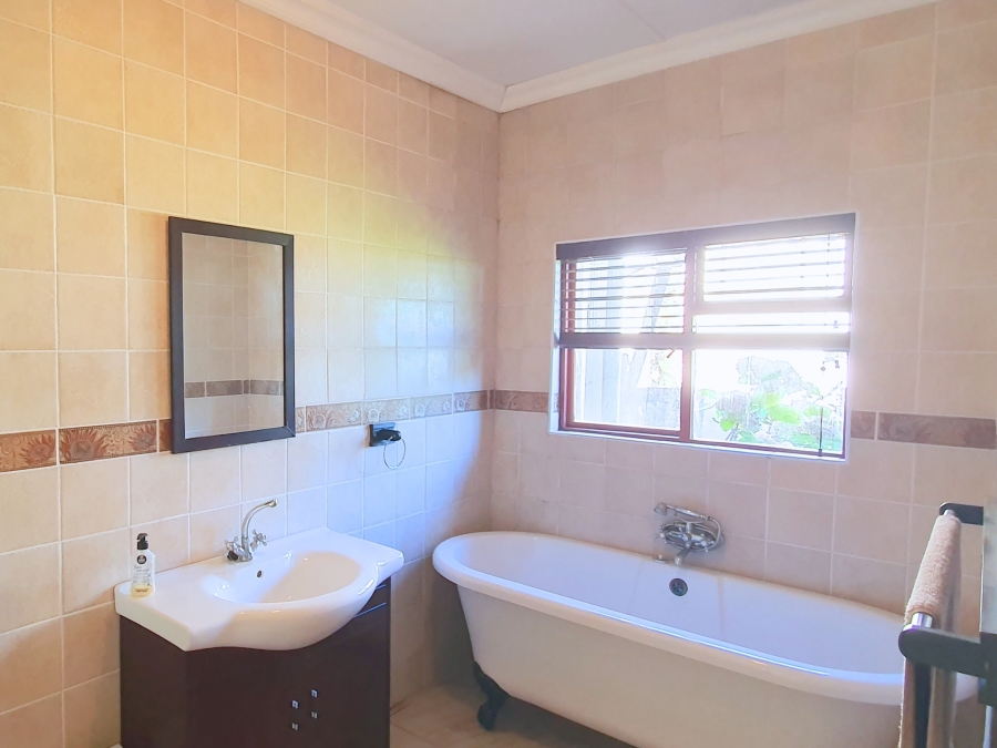 5 Bedroom Property for Sale in Grahamstown Central Eastern Cape